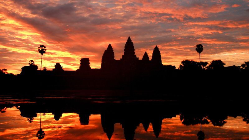 Angkor Wat at sunrise, reflected in the north pond
